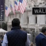SanDisk stock is stuck in a bear market: buy the dip or sell the rip?